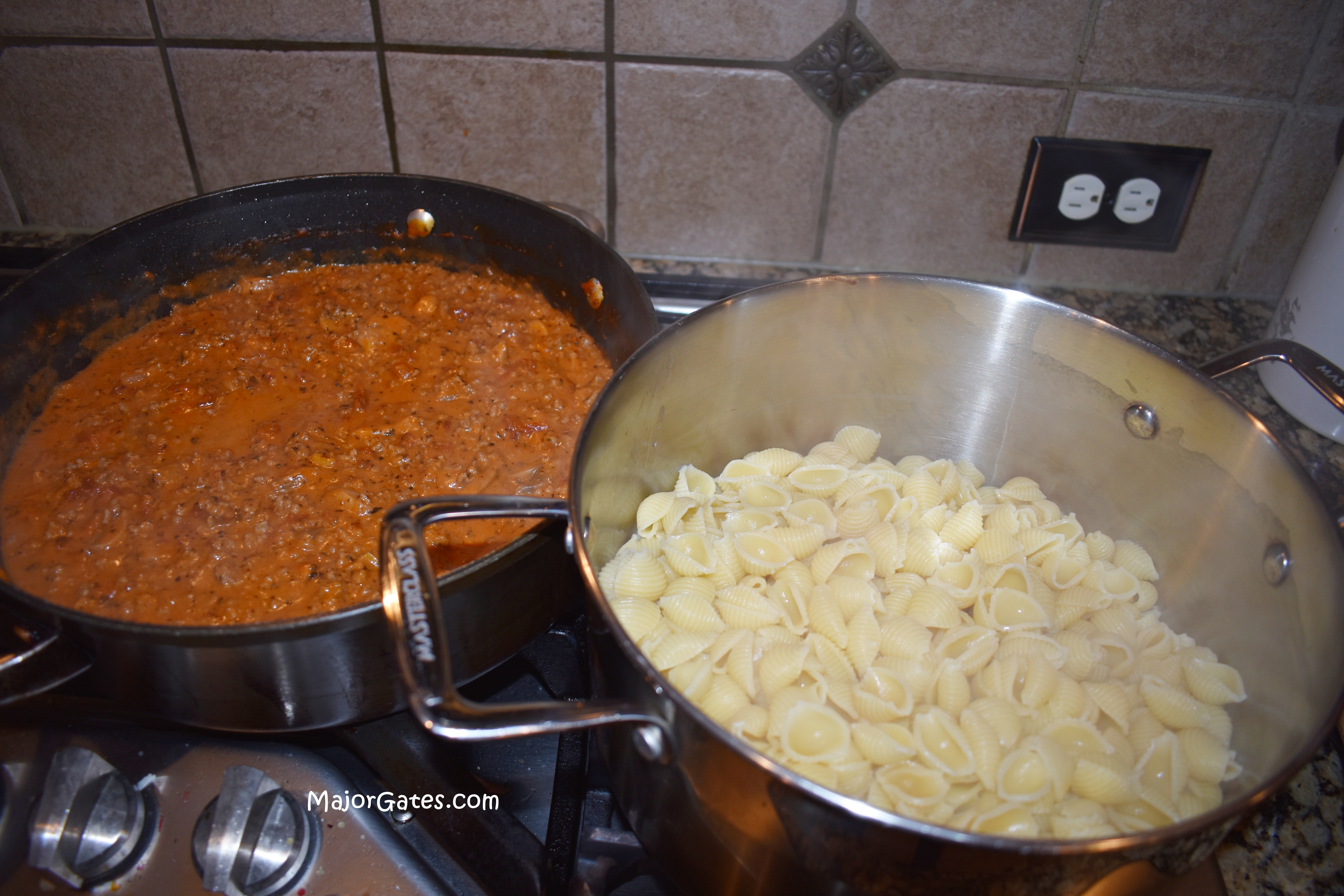 Mixing the pasta sauce and the pasta shells