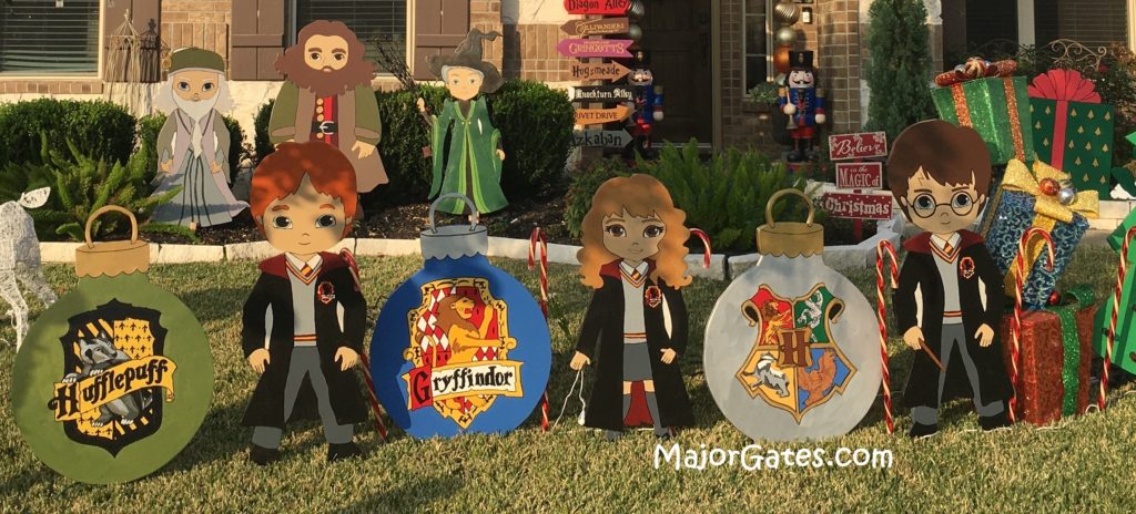 harry-potter-christmas-yard-signs-major-gates