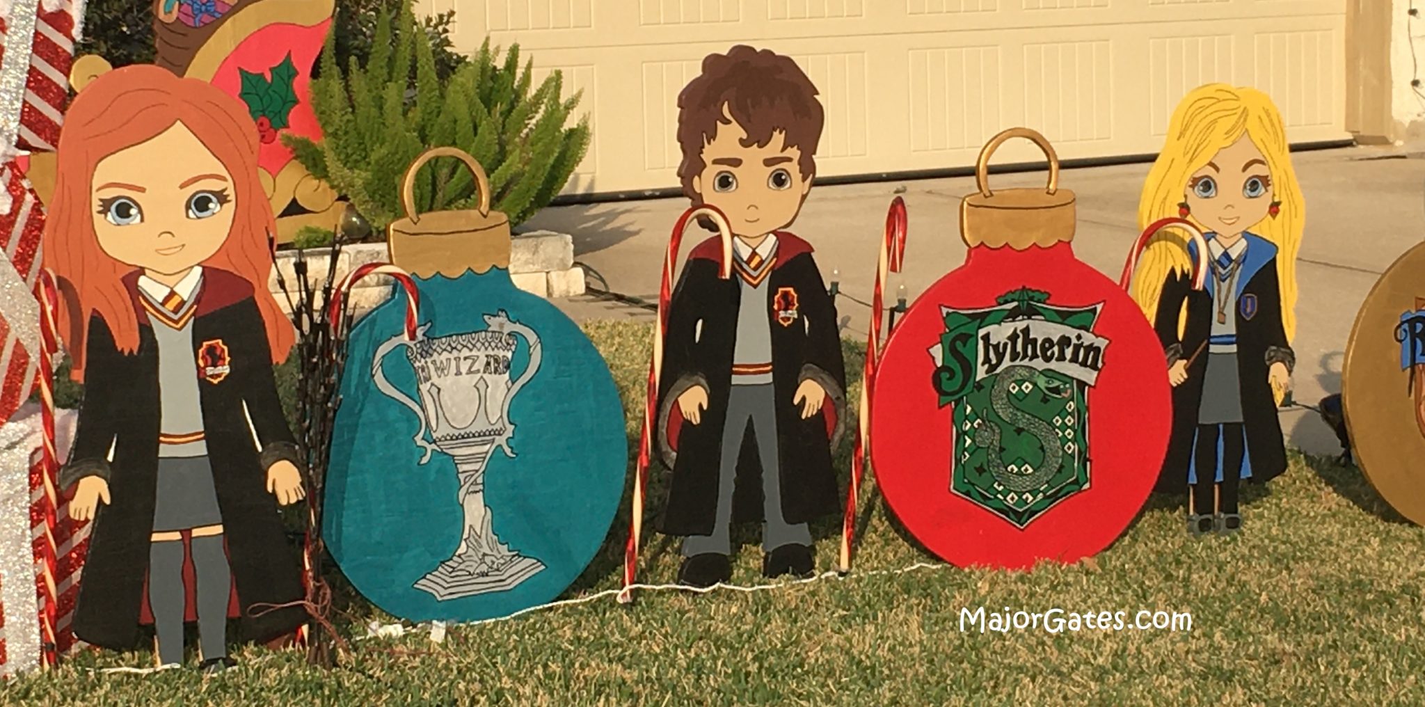 Harry Potter Christmas Yard Signs · Major Gates