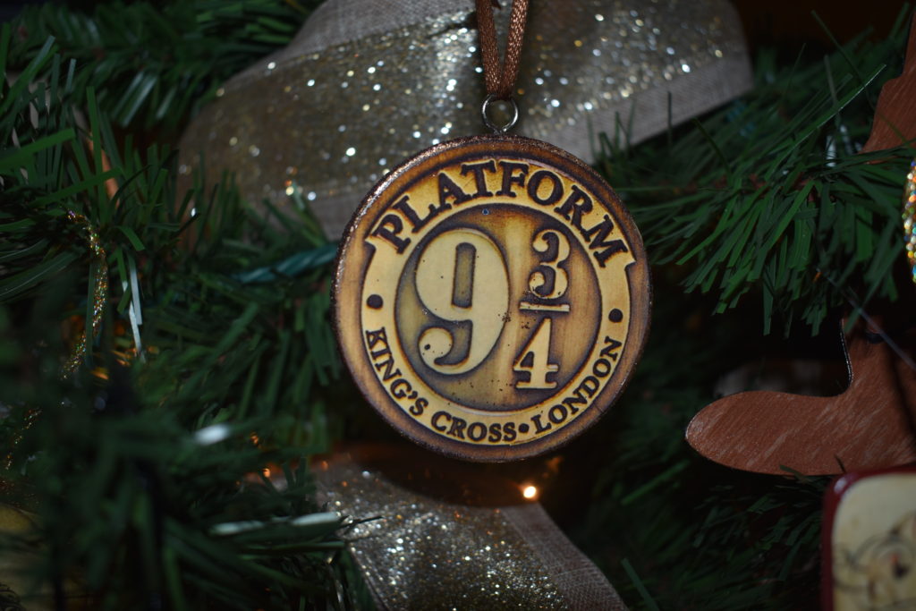 Harry Potter Wood Circle Ornaments · Major Gates