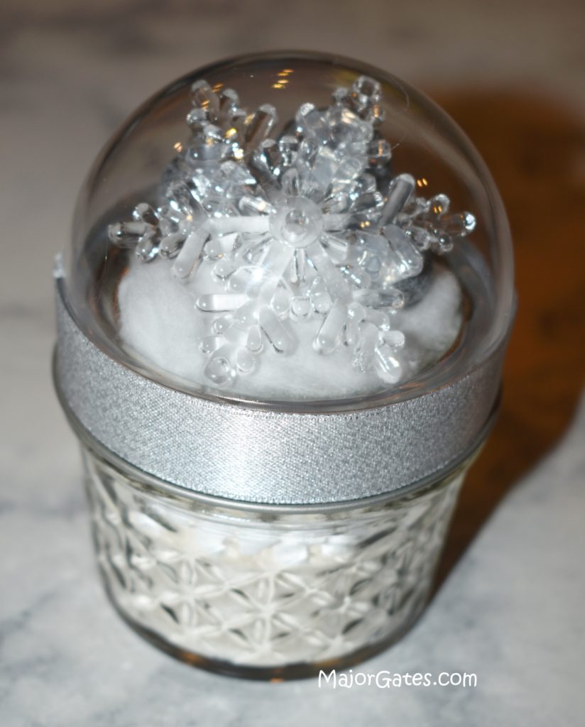 Snow globe favors